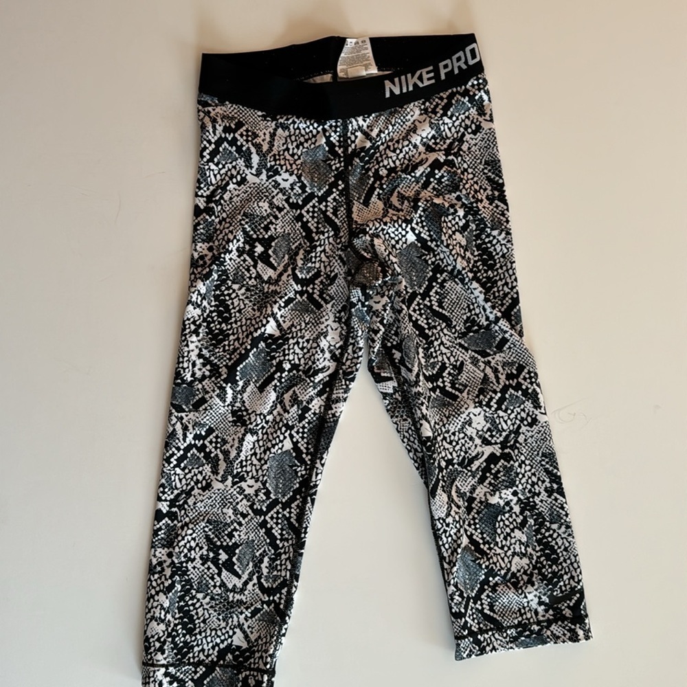 Nike Pro tights, set of 3 pairs included, all women’s S, in EUC - Picture 6 of 16